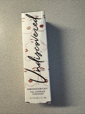 Kristofer Buckle Full Coverage Concealer - White & Brown Packaging
